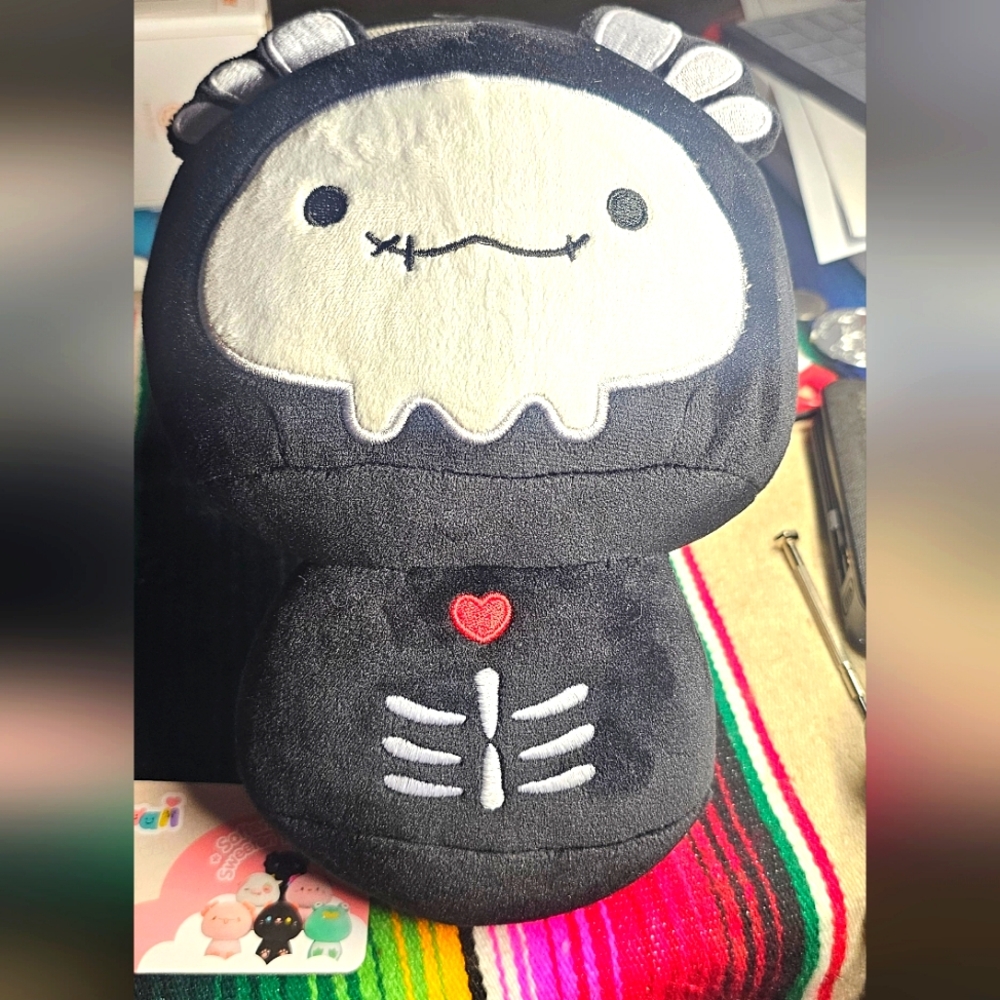 New Mewaii 8" Black Skeleton Axolotl Mushroom Family Plush Toy Skelanimals